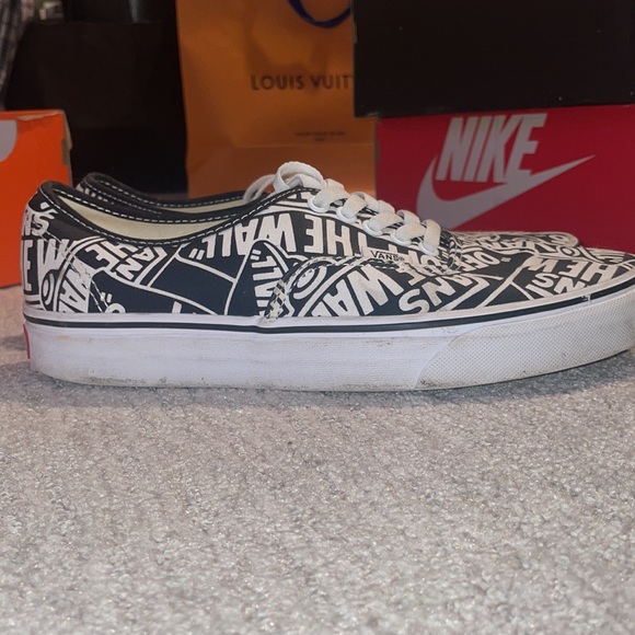 Mens Vans Sneaker size 9 - Picture 2 of 6